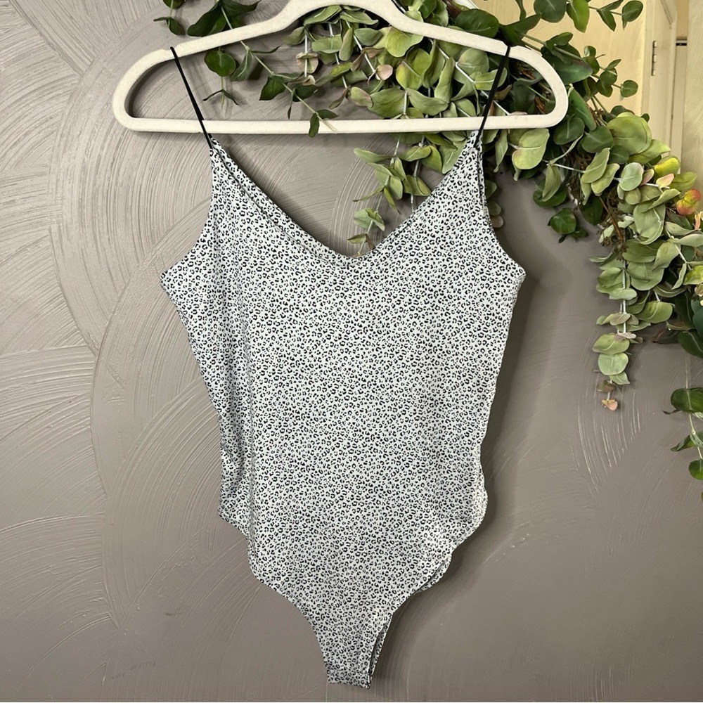 Gaze Bodysuit - Black and Gray